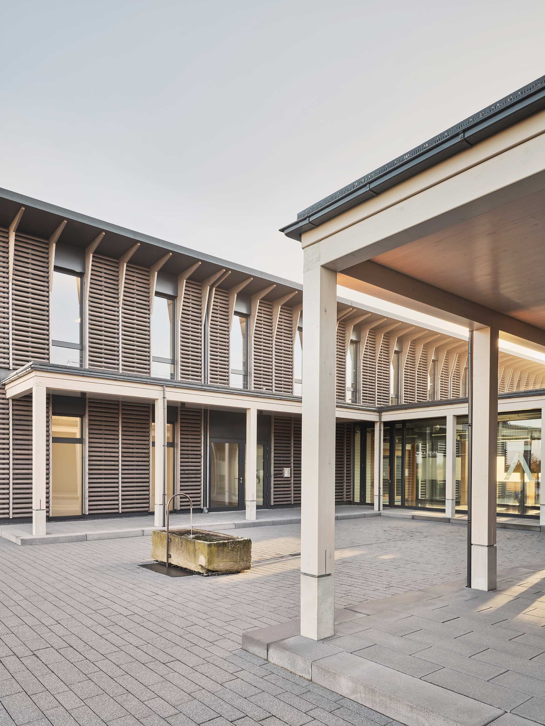 Technikzentrum_Transnet_Bruchsal_PLANUNGXGRUPPE_Architekten Innenhof_Technikzentrum_Transnet_Bruchsal