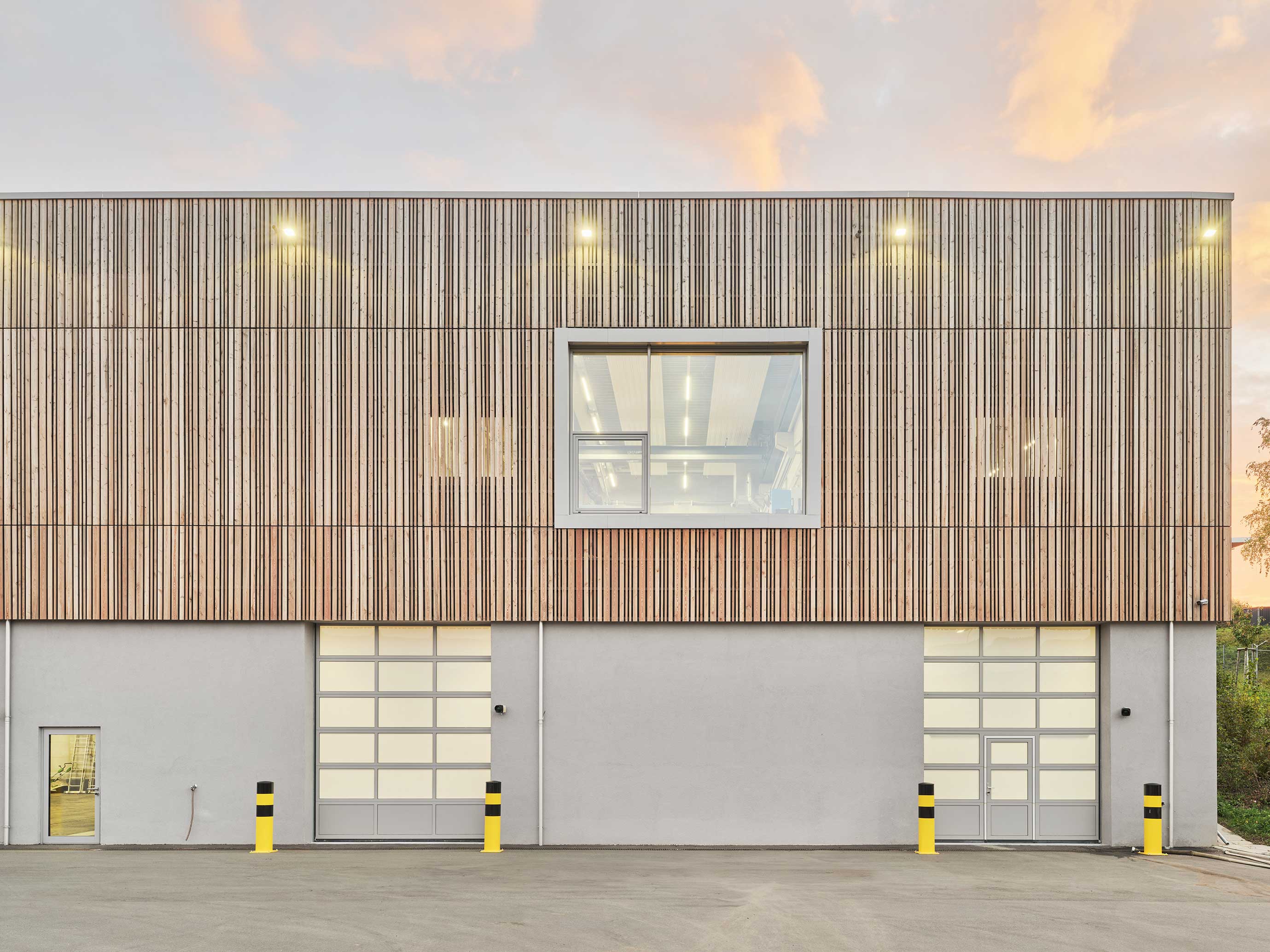 Strassenmeisterei_Tauberbischofsheim_Fahrzeughalle_PLANUNGXGRUPPE_Architekten Strassenmeisterei_Tauberbischofsheim_Fahrzeughalle_PLANUNGXGRUPPE_Architekten