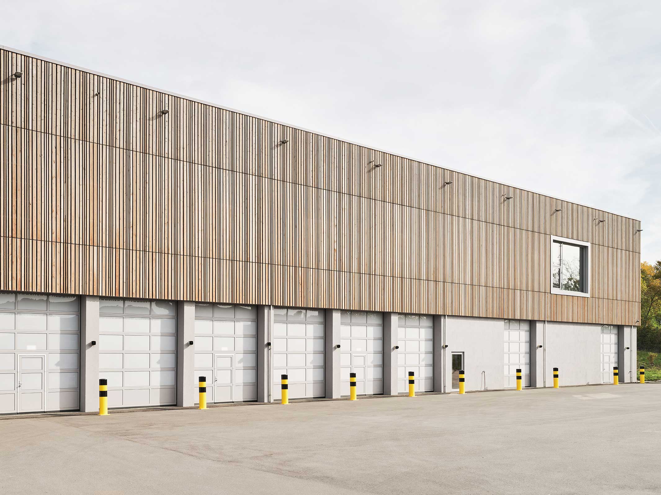 Strassenmeisterei_Tauberbischofsheim_Fahrzeughalle_PLANUNGXGRUPPE_Architekten Strassenmeisterei_Tauberbischofsheim_Fahrzeughalle_PLANUNGXGRUPPE_Architekten