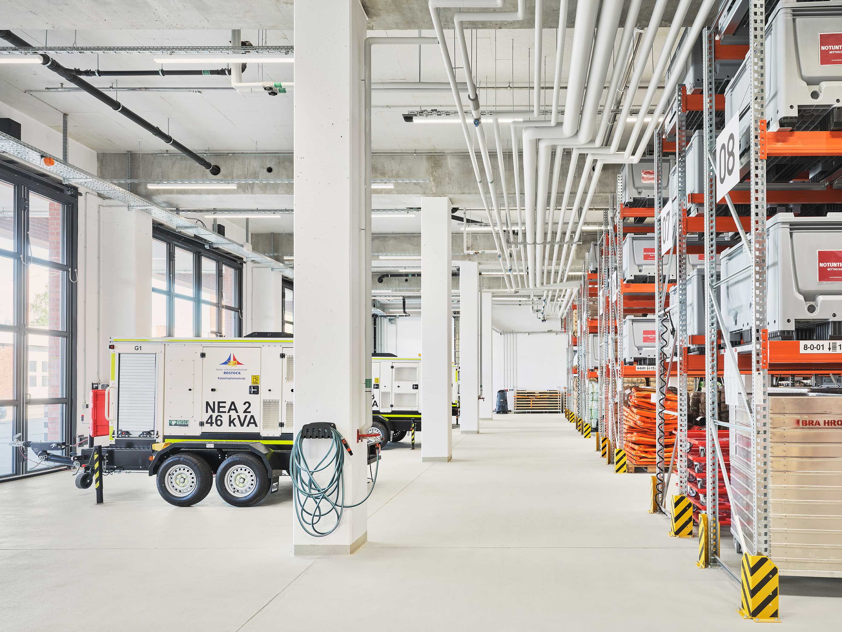 Feuer- und Rettungswache 1 Rostock_PLANUNGXGRUPPE Architekten Generalplaner Fahrzeughalle